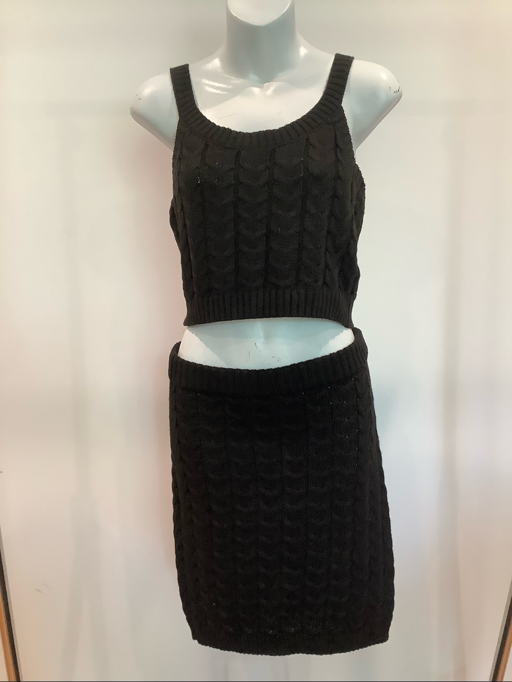 Blashe 2-piece skirt and top cable knit set, Medium